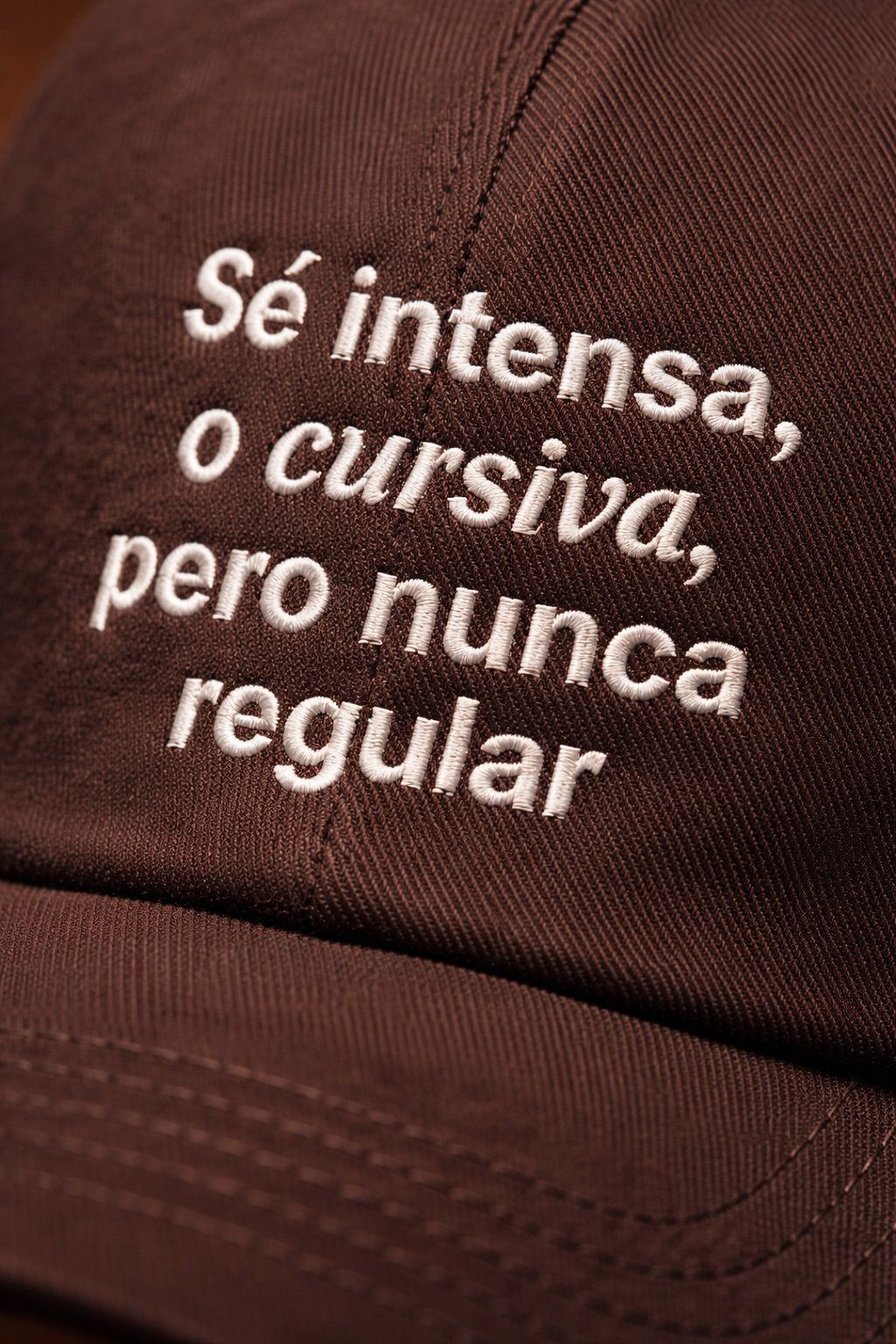 Gorra Brown "Sé Intensa" - Edición Limitada