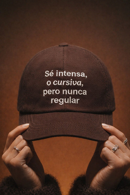Gorra Brown "Sé Intensa" - Edición Limitada