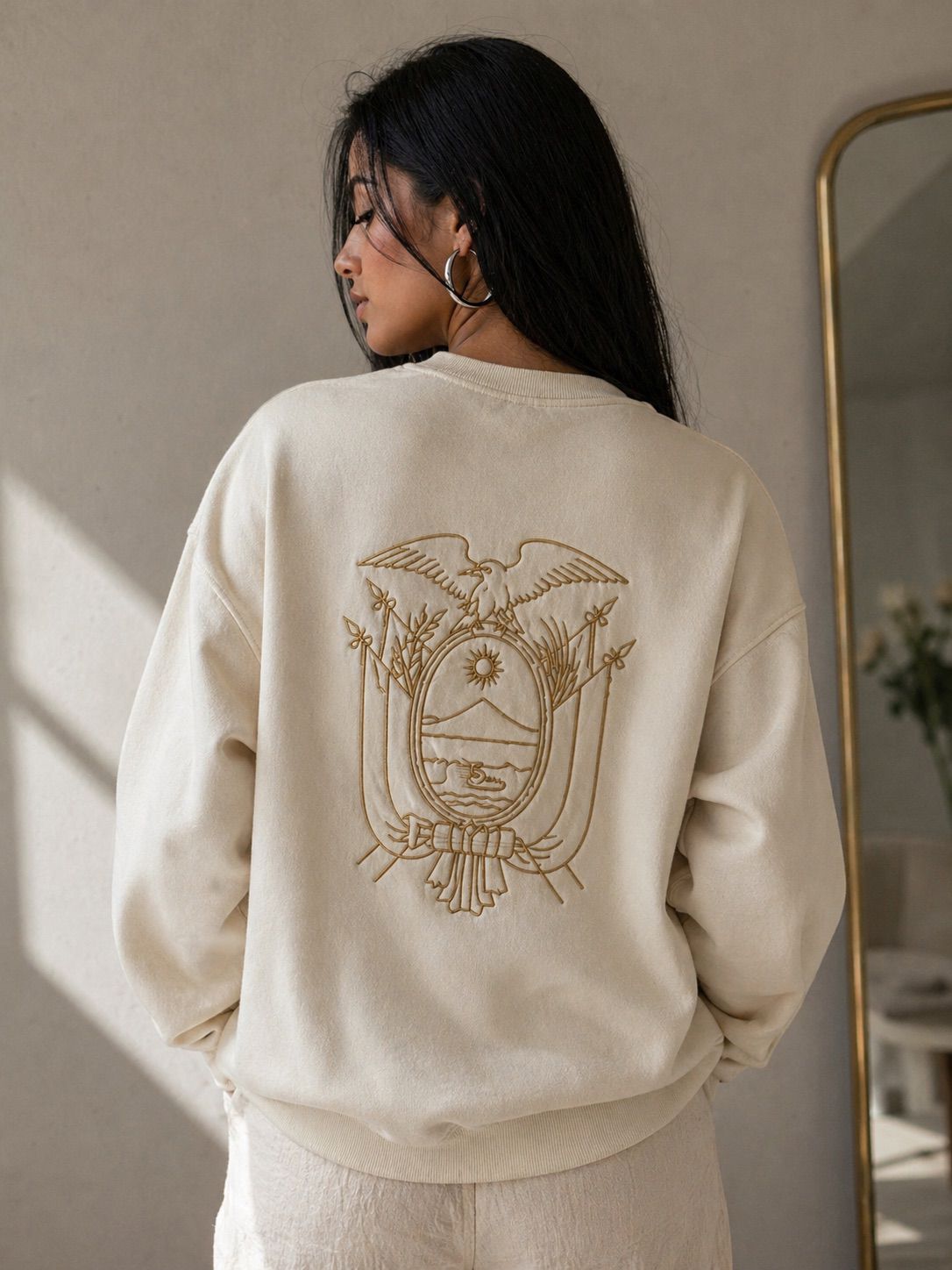 Suéter Bordado Premium Ecuador - Sudadera Cuello Redondo con Bordado | Fleece Algodón Perchado