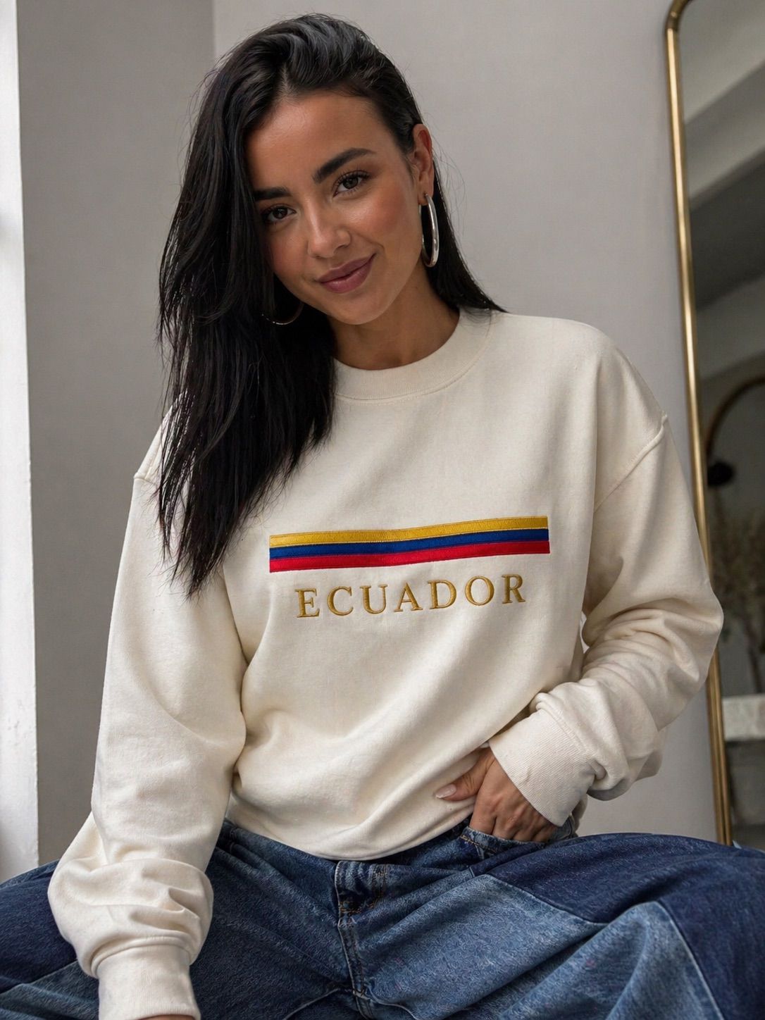 Suéter Bordado Premium Ecuador - Sudadera Cuello Redondo con Bordado | Fleece Algodón Perchado
