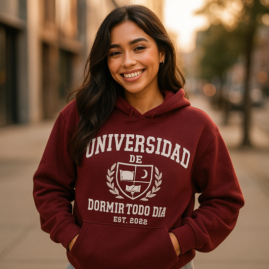 Hoodie Universidad de Dormir Todo Día Maroon Edition | Ind Store Ecuador - Foto 1