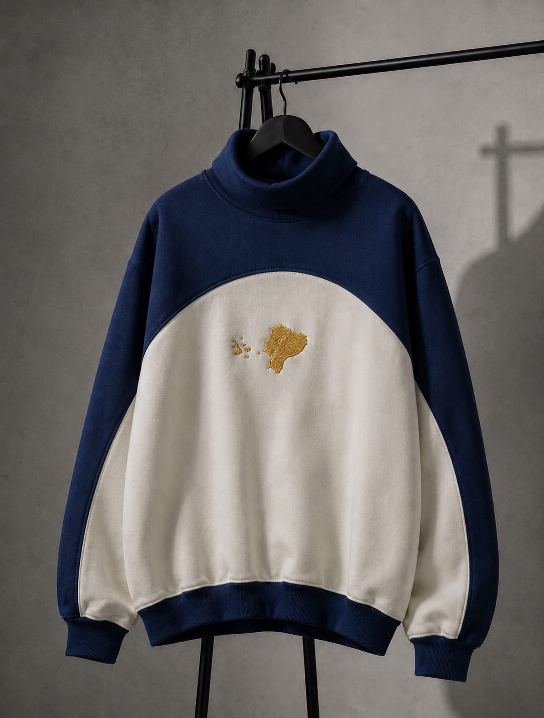Buzo Cuello Alto Bicolor Navy & Cream Edition | Ind Store Ecuador - Foto 1